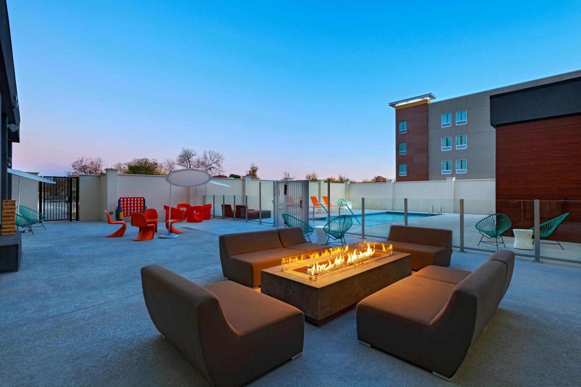Aloft Waco Downtown Exterior foto